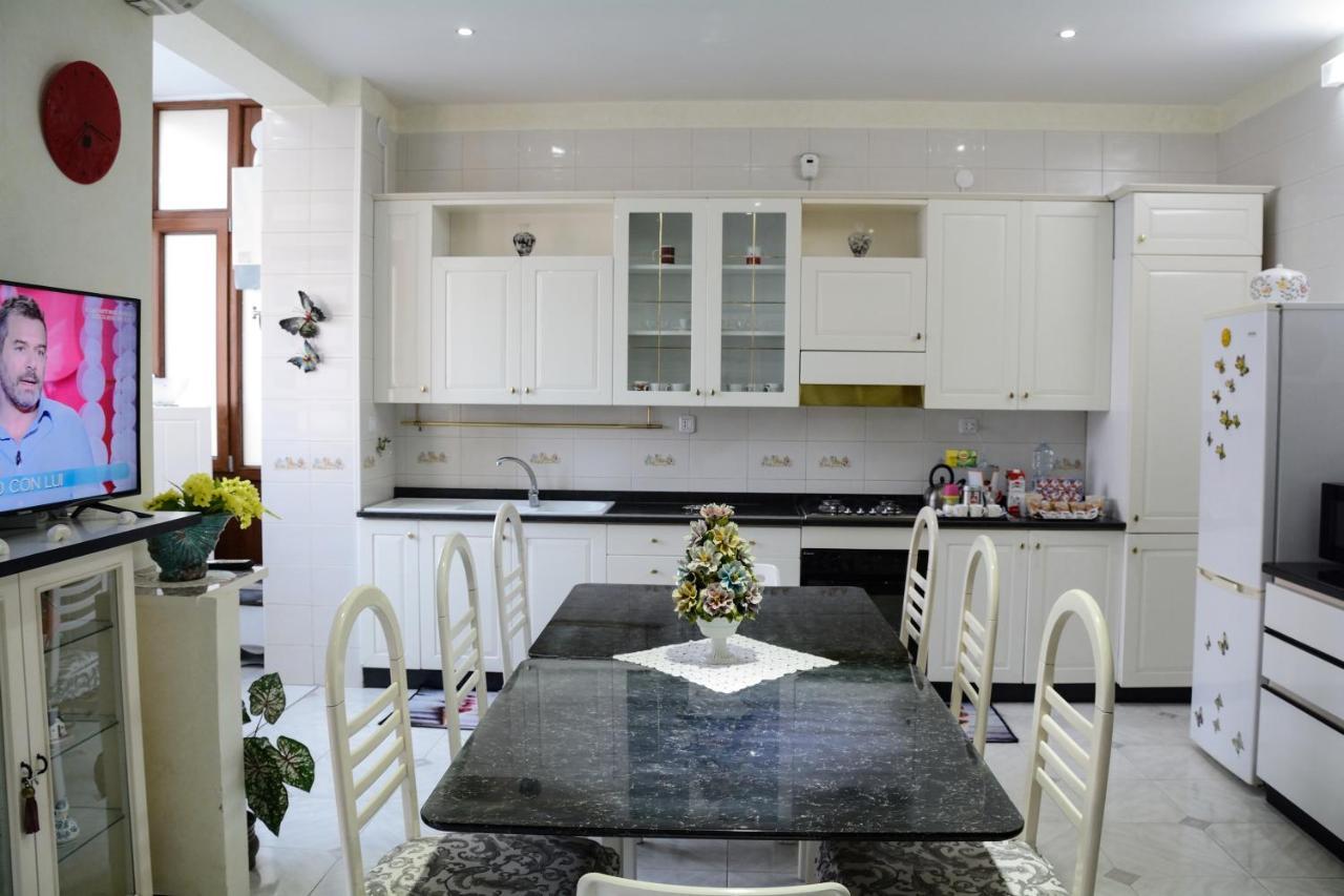 Residenza Margherita - Centralissima Salerno Luaran gambar