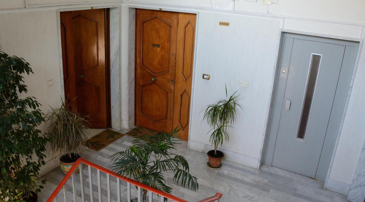 Residenza Margherita - Centralissima Salerno Luaran gambar