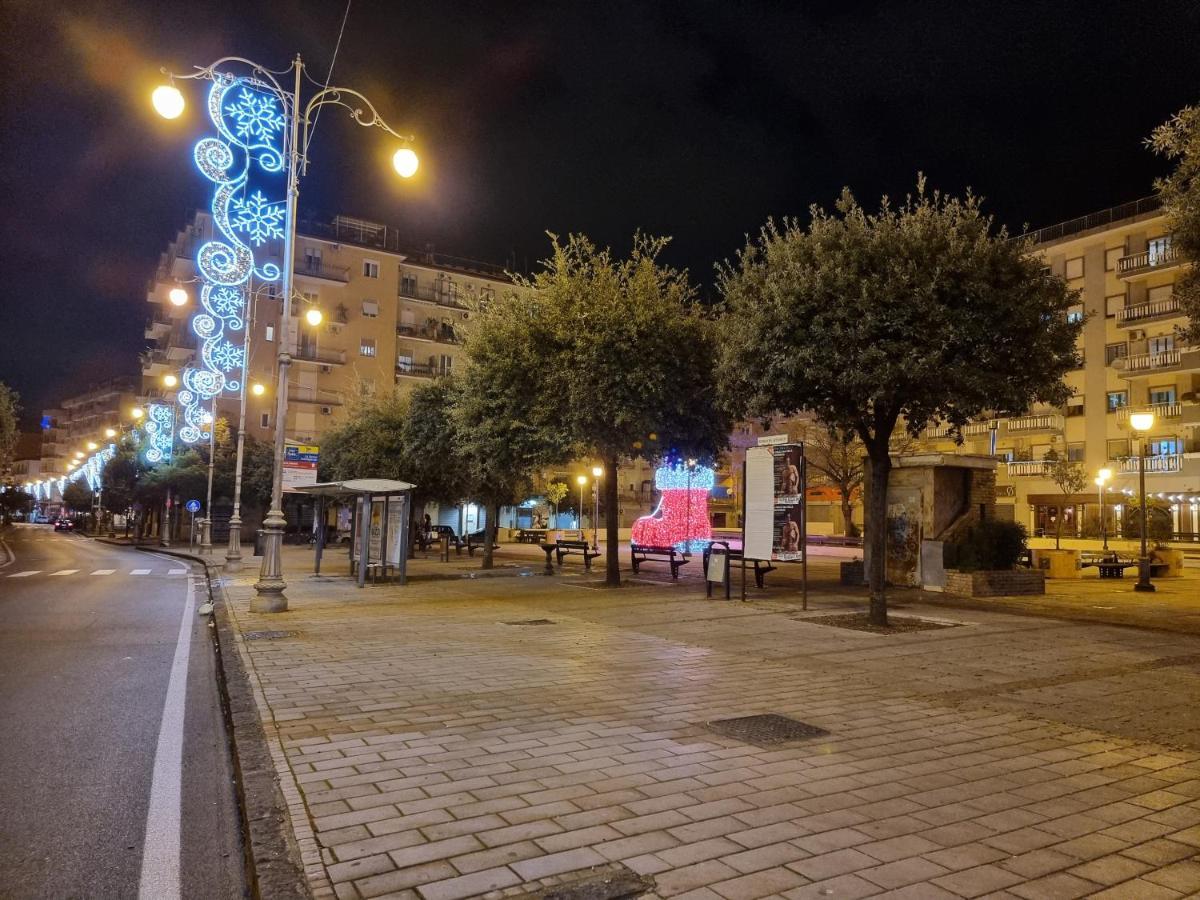 Residenza Margherita - Centralissima Salerno Luaran gambar