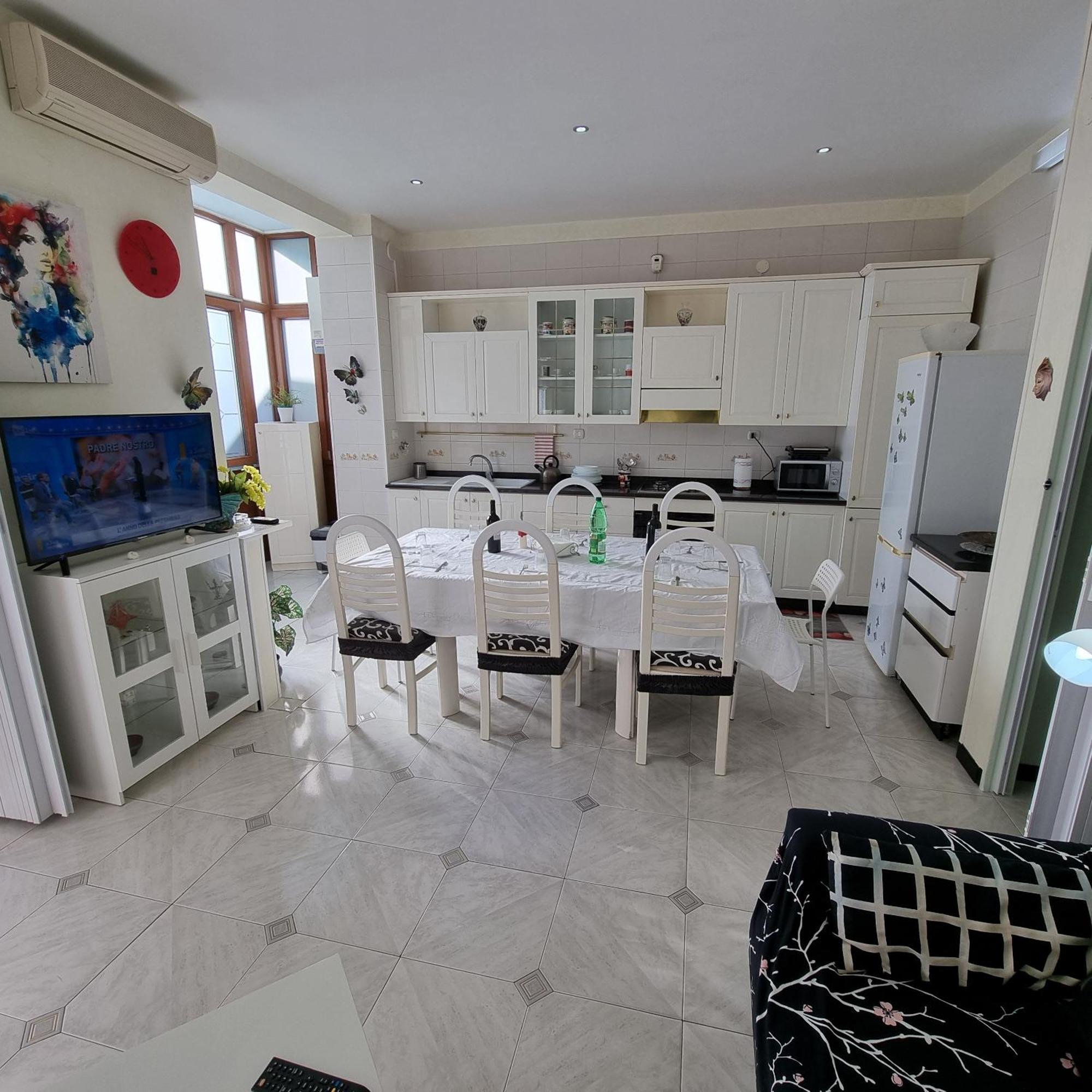 Residenza Margherita - Centralissima Salerno Luaran gambar